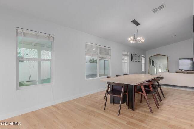 Building Photo - 4039 E Morrow Dr