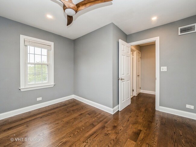 Building Photo - 408 S Mitchell Ave