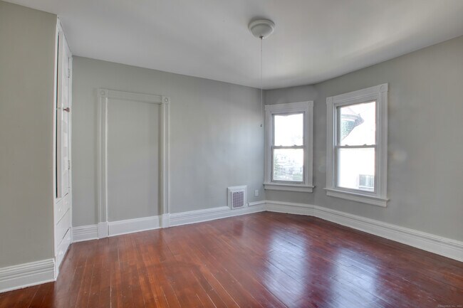 Building Photo - 325 Chestnut St