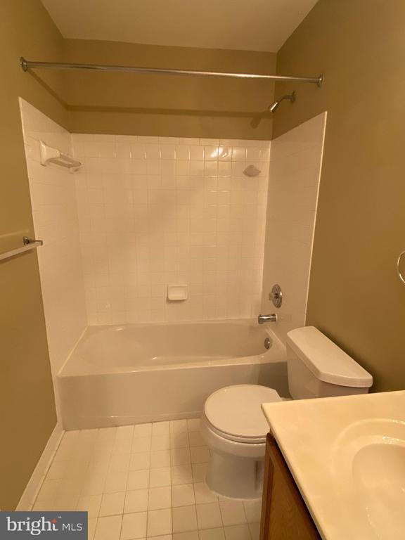 Building Photo - 9656 Potters Hill Cir