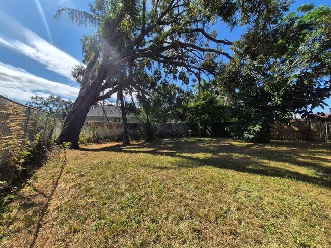 Building Photo - 2413 E 38th Ave