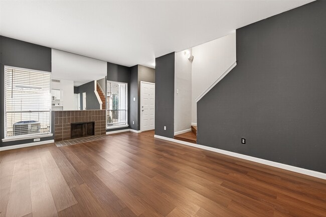 Building Photo - 1920 Augusta Dr