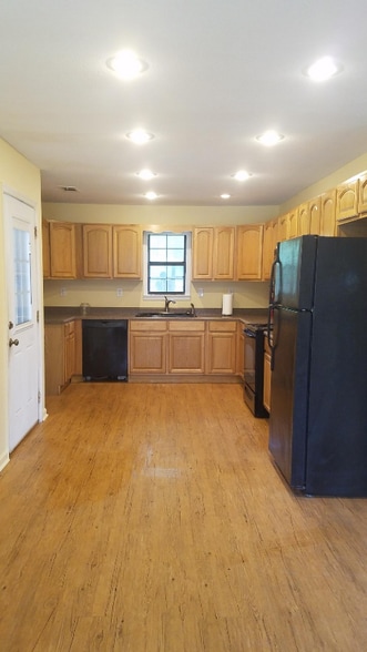 Building Photo - 155 Bell Dr