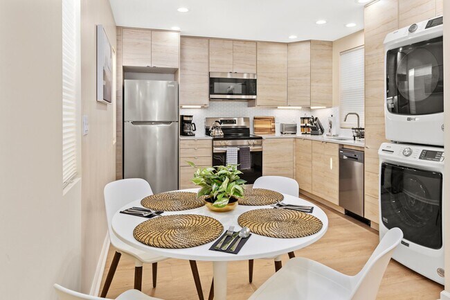 Building Photo - New built and fully furnished 2 bed 2. 5 baths in Point Loma