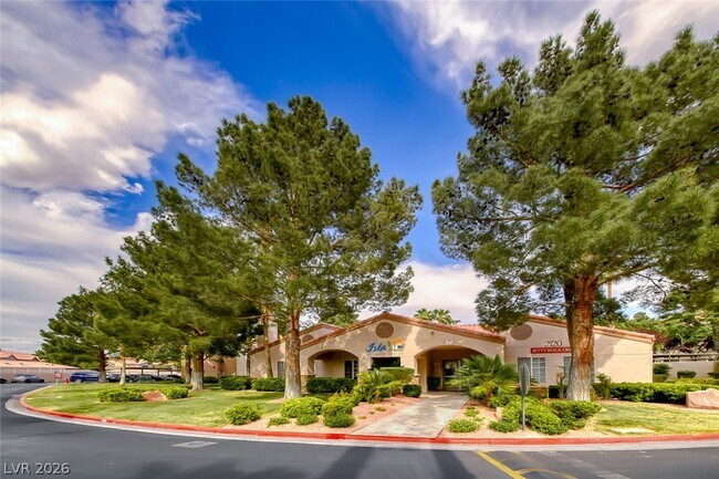 Building Photo - 2101 Blue Breeze Dr