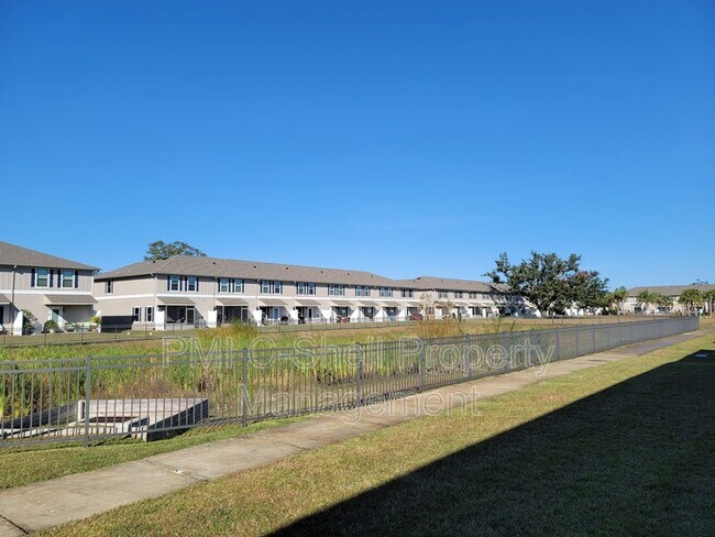 Building Photo - 357 S E St