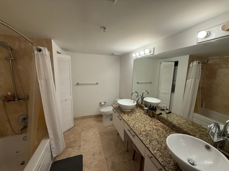 Master bathroom - 31 SE 5th St