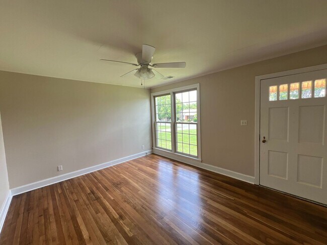 Building Photo - 2323 Sweetwood Rd