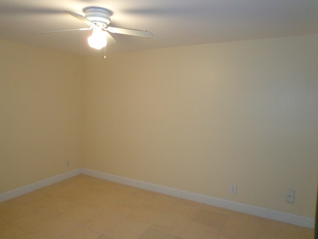 Building Photo - Charming condo features 2 bedrooms and 1 b...