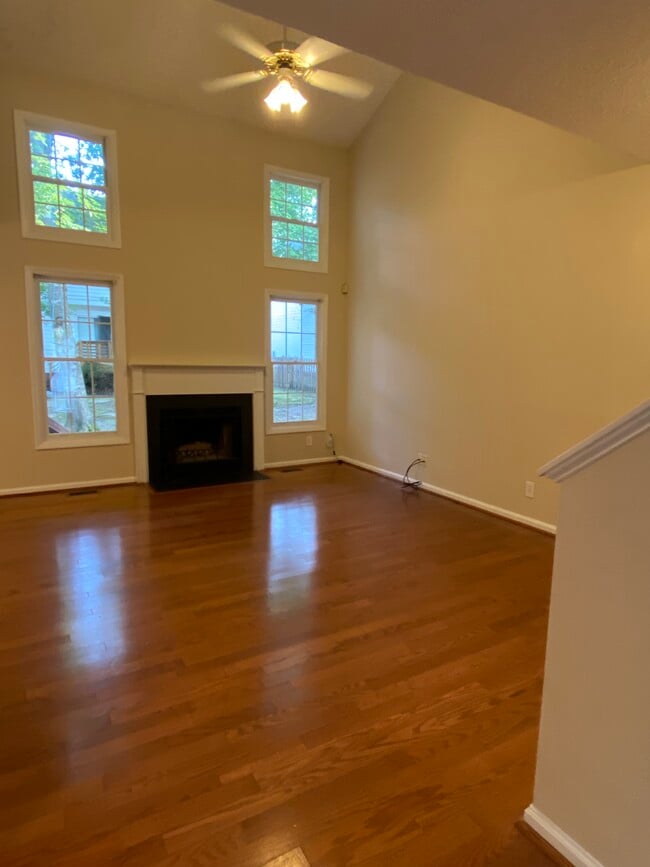 Building Photo - 201 Mint Hill Dr