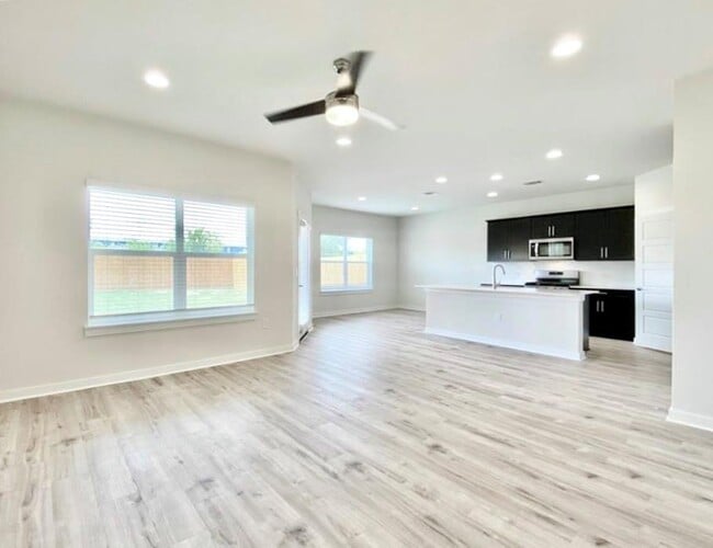 Building Photo - 1021 Winnsboro Lp