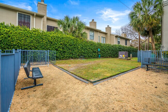 Building Photo - 7500 Kirby Dr