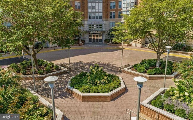 Building Photo - 11800 Sunset Hills Rd