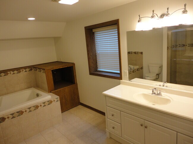 Building Photo - 5213 Aladdin Ct