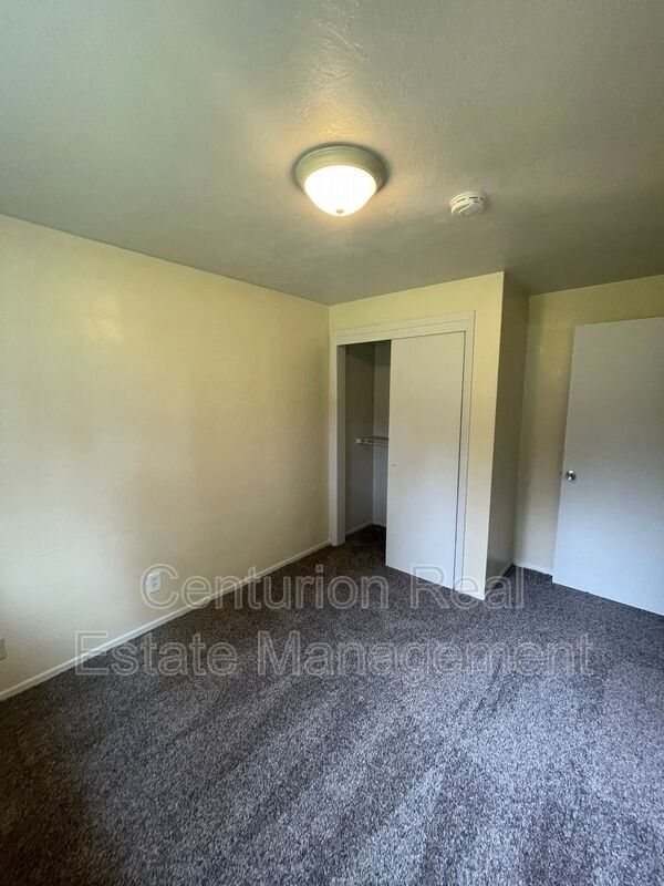 Building Photo - 4356 10th Ct SE