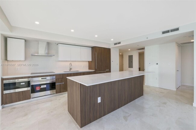 Building Photo - 1500 Bay Rd