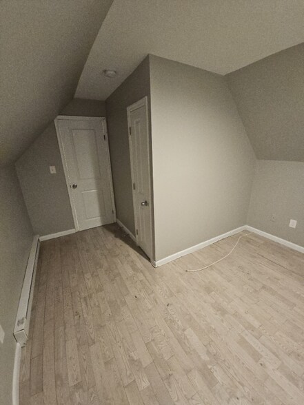 Building Photo - 318 Grove St