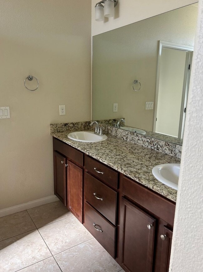 Building Photo - 4973 Bougainvillea Dr