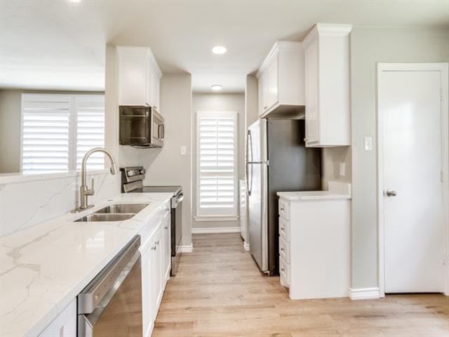 Building Photo - 3002 Hilltop Dr