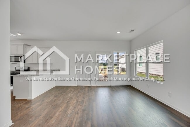 Building Photo - 5030 Pike Lp