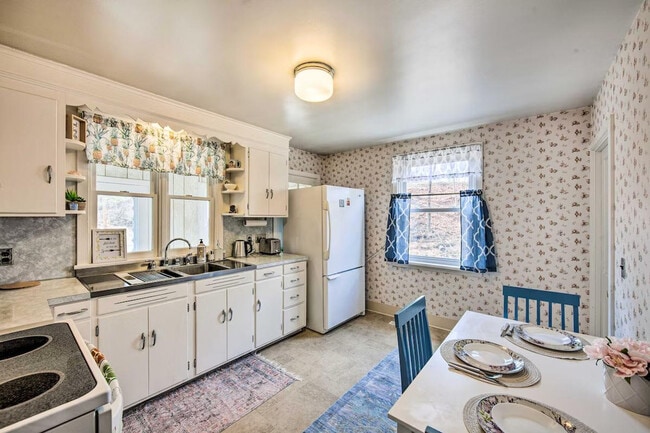 Building Photo - 20 Hill Ln