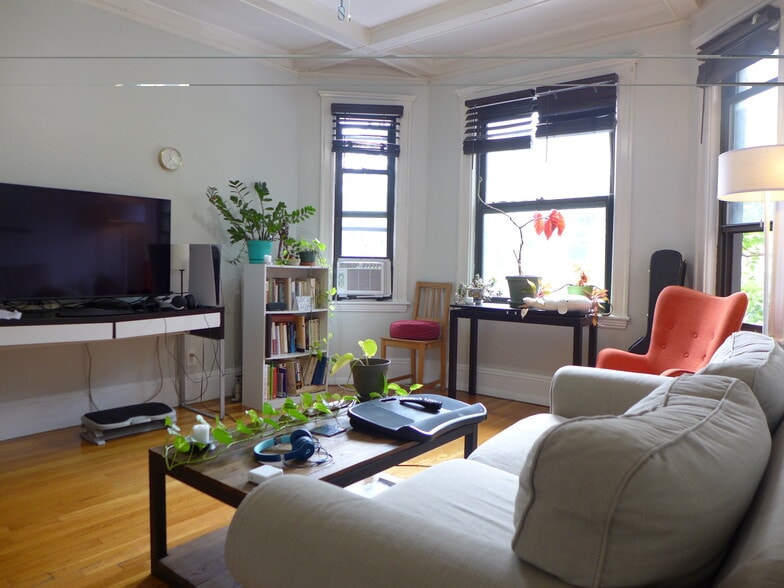 Building Photo - 6 Worthington St