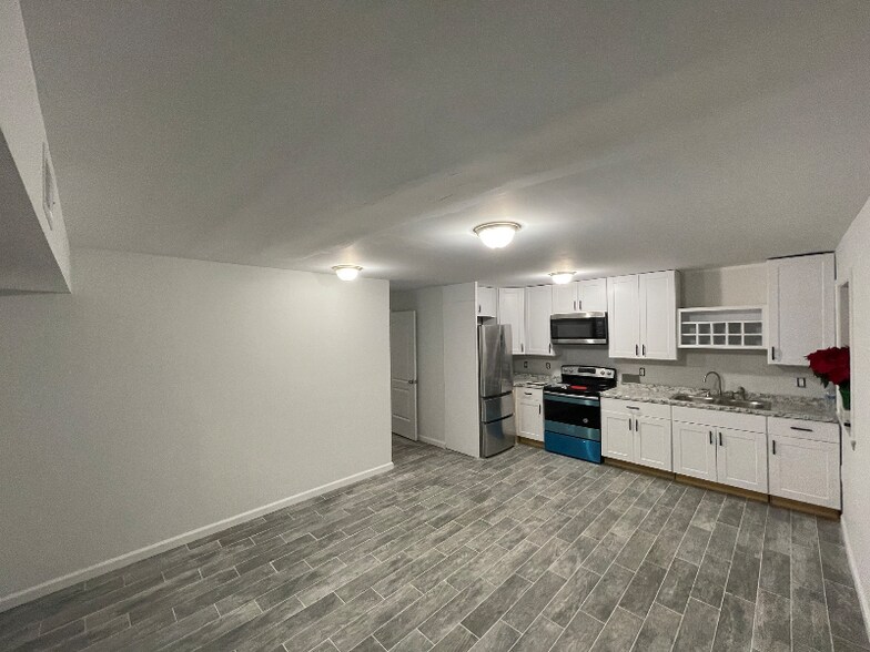 Building Photo - 499 S 18th St