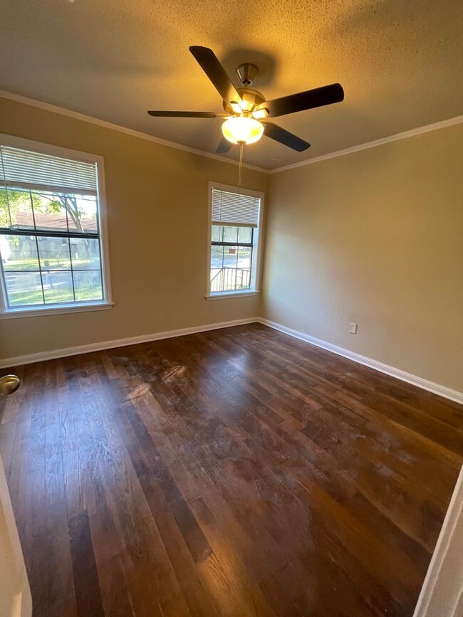 Building Photo - Beautiful River Oaks home 3 bed 1 bath Cov...