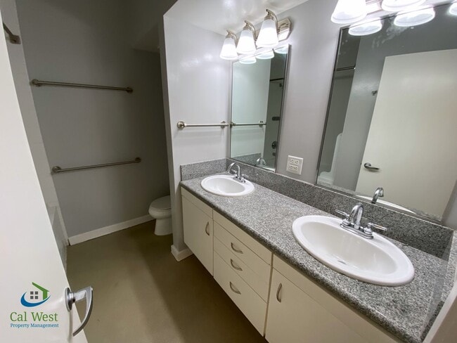 Building Photo - $3295.00 - Luxury 1/1.5 Santana Row with Bonus room