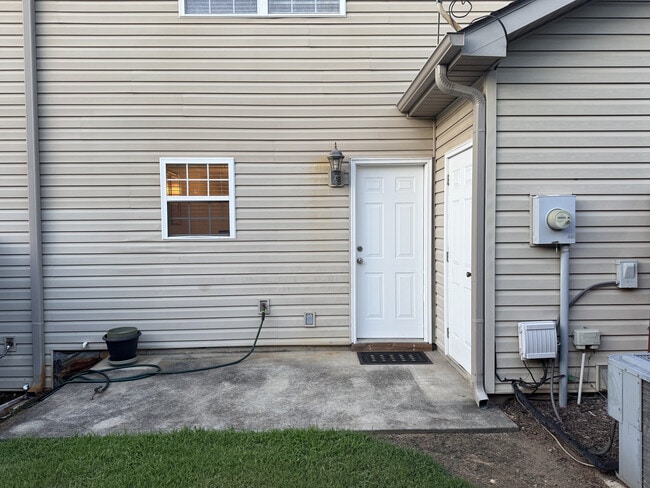 Building Photo - 203 Ashby Dr