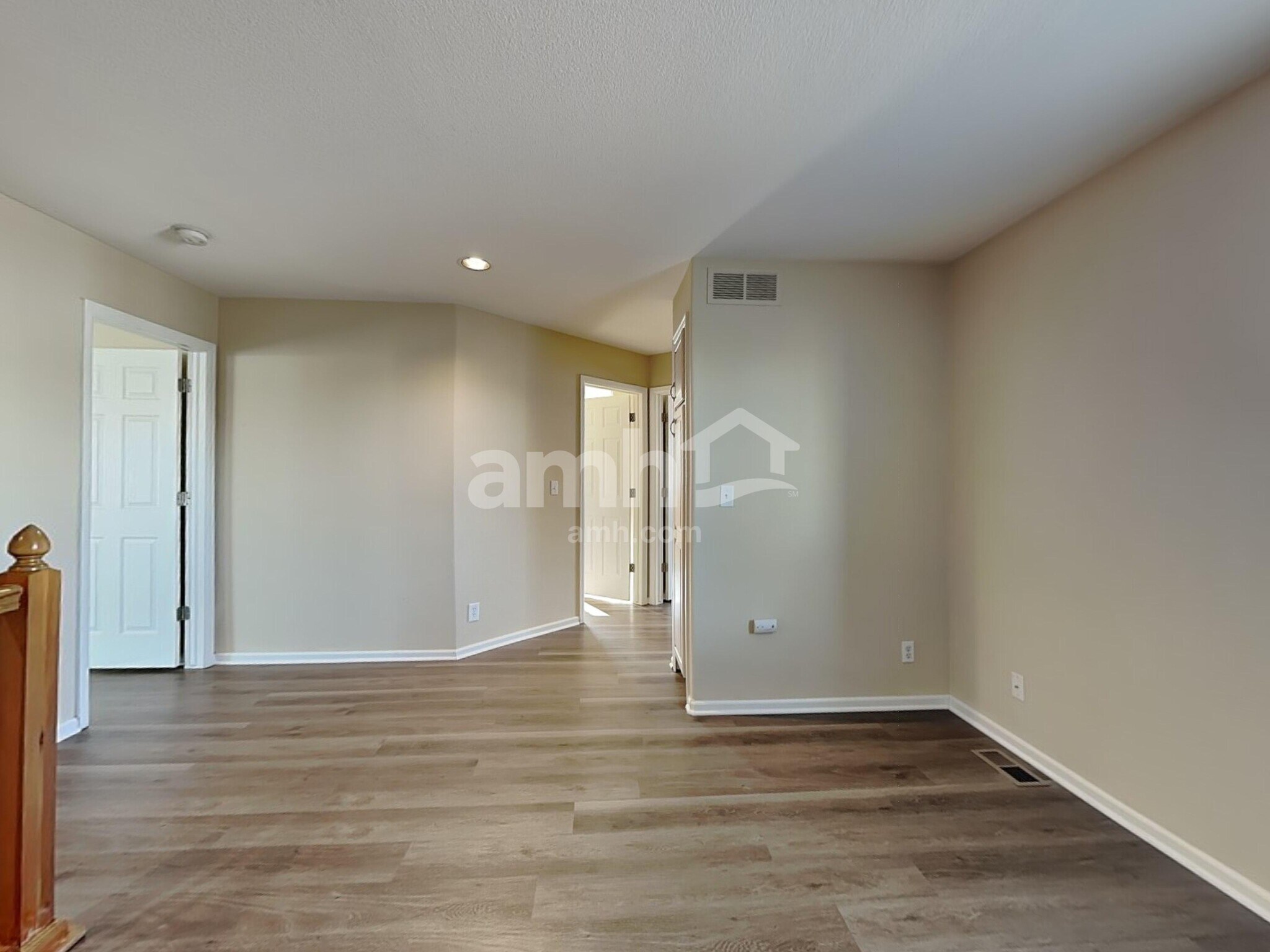 Building Photo - 3104 E 108th Dr