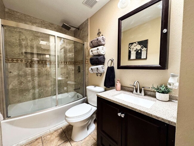 Building Photo - "Well Maintained 3 Bedroom, 2 Bathroom Pool Home in Yuma Corona!"