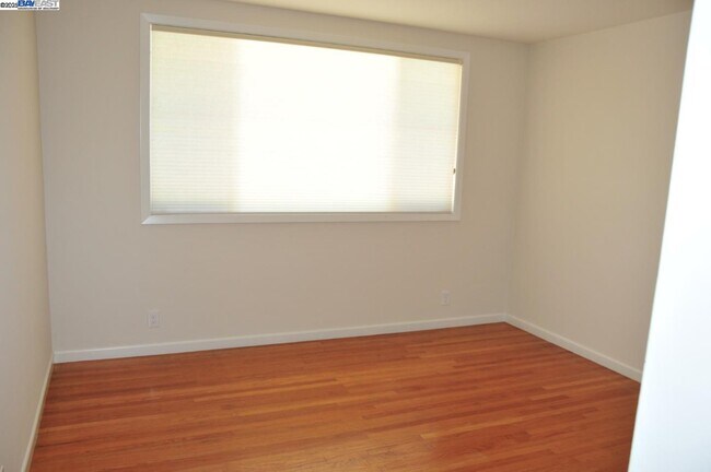 Building Photo - 802 Center Dr