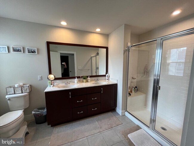 Building Photo - 405 Redbud Ln