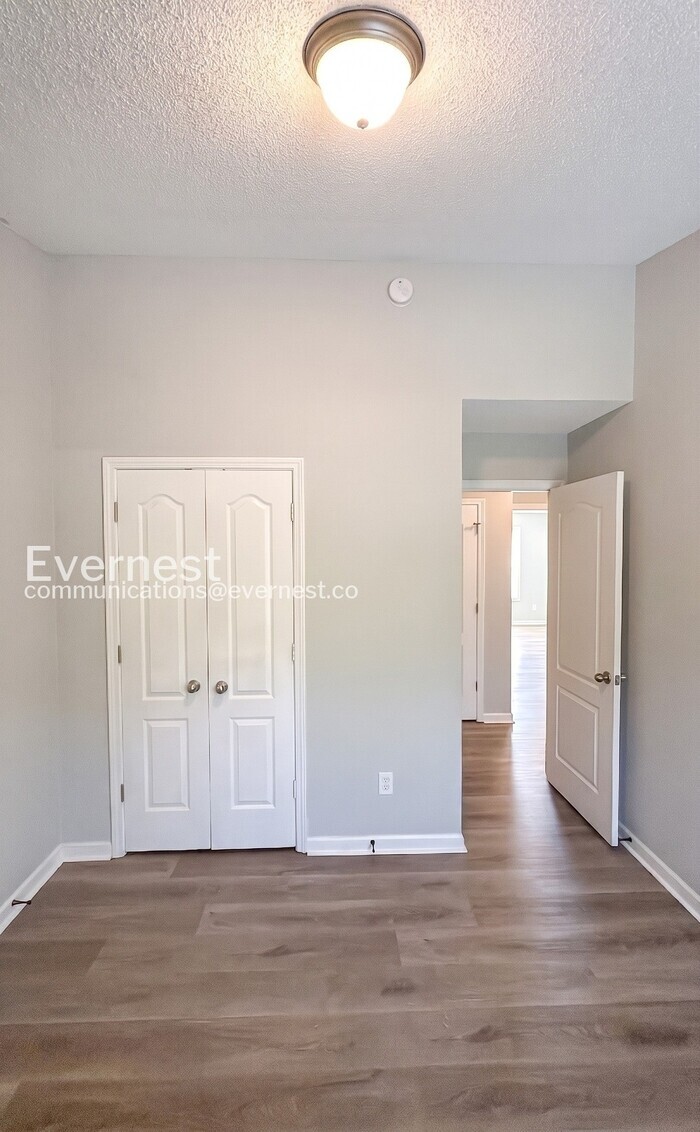 Building Photo - 8641 Thomas Ln