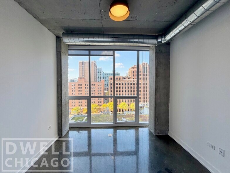 Building Photo - 110 W Chicago Ave