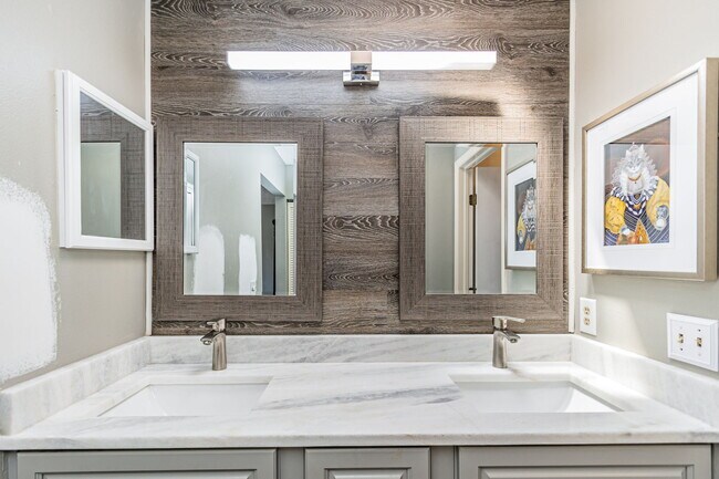 Building Photo - 123 Colony S Dr