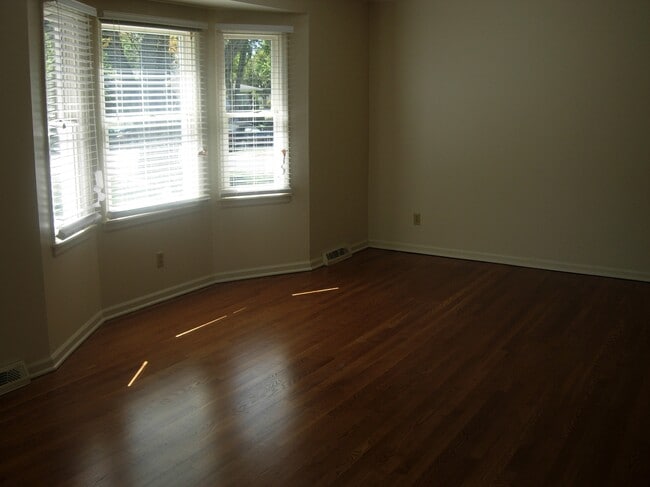 Building Photo - 1822 Ardleigh Rd