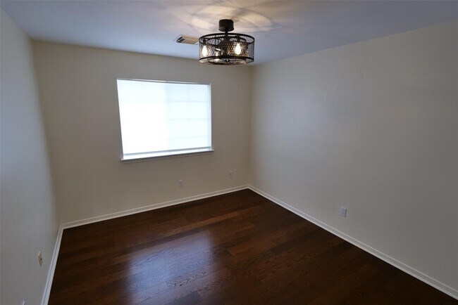 Building Photo - 23822 Hopewell Dr