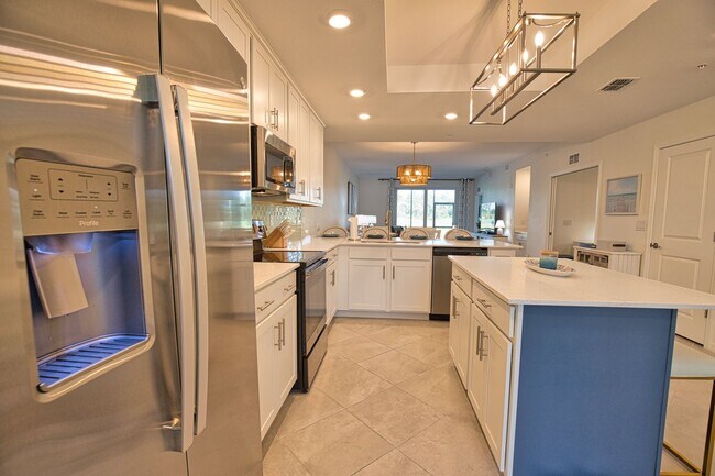 Building Photo - Golf Transfer 2-Bedroom 2-Bathroom First Floor Condo in the desirable Wellen Golf and Country Clu...