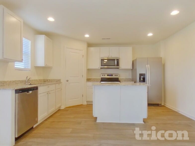 Building Photo - 1080 Crescent Moon Lp