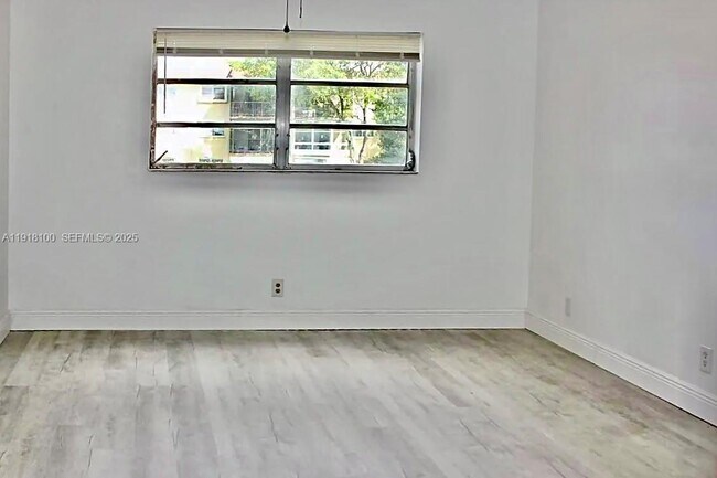 Building Photo - 1751 NW 75th Ave