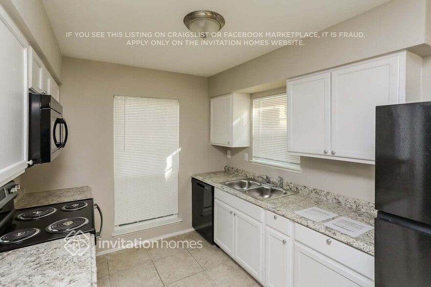 Building Photo - 553 Shadowcrest Ln