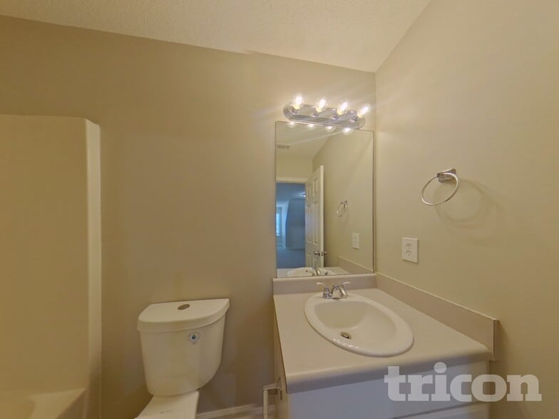 Building Photo - 496 Birchwood Dr