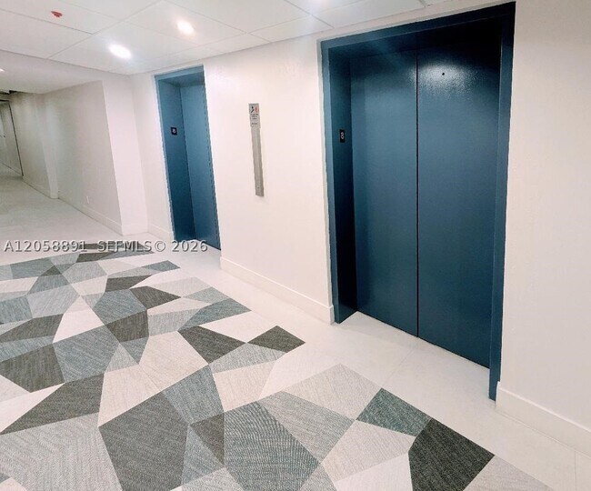 Building Photo - 2655 Collins 2306