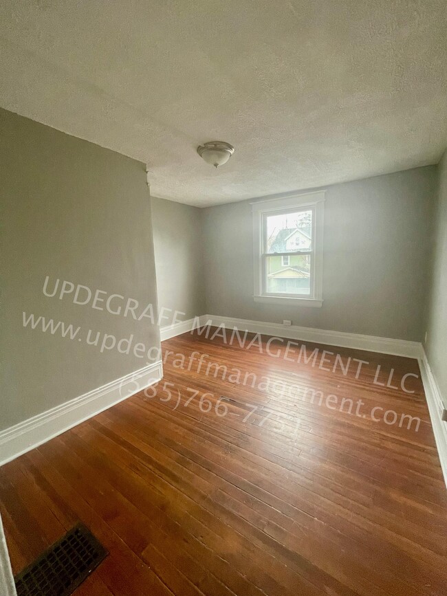 Building Photo - 22 Stratford Park