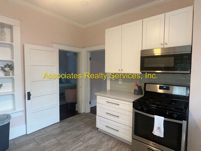 Building Photo - Totally Remodeled Vintage Home - FULLY FURNISHED!!!