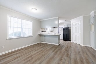 Building Photo - 3 Bedroom/2 Bath Home in Remerton