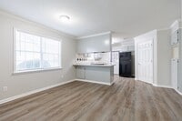 Building Photo - 3 Bedroom/2 Bath Home in Remerton