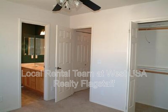 Building Photo - 381 W Cattle Drive Trail
